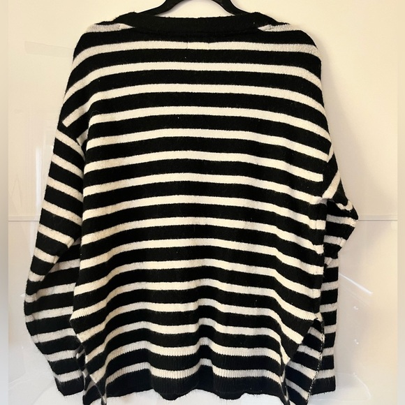 H&M Oversized Fuzzy Striped Sweater, Size M - Picture 4 of 6